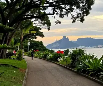 Trilhas Acessíveis em Niterói: Explore a Natureza com Conforto